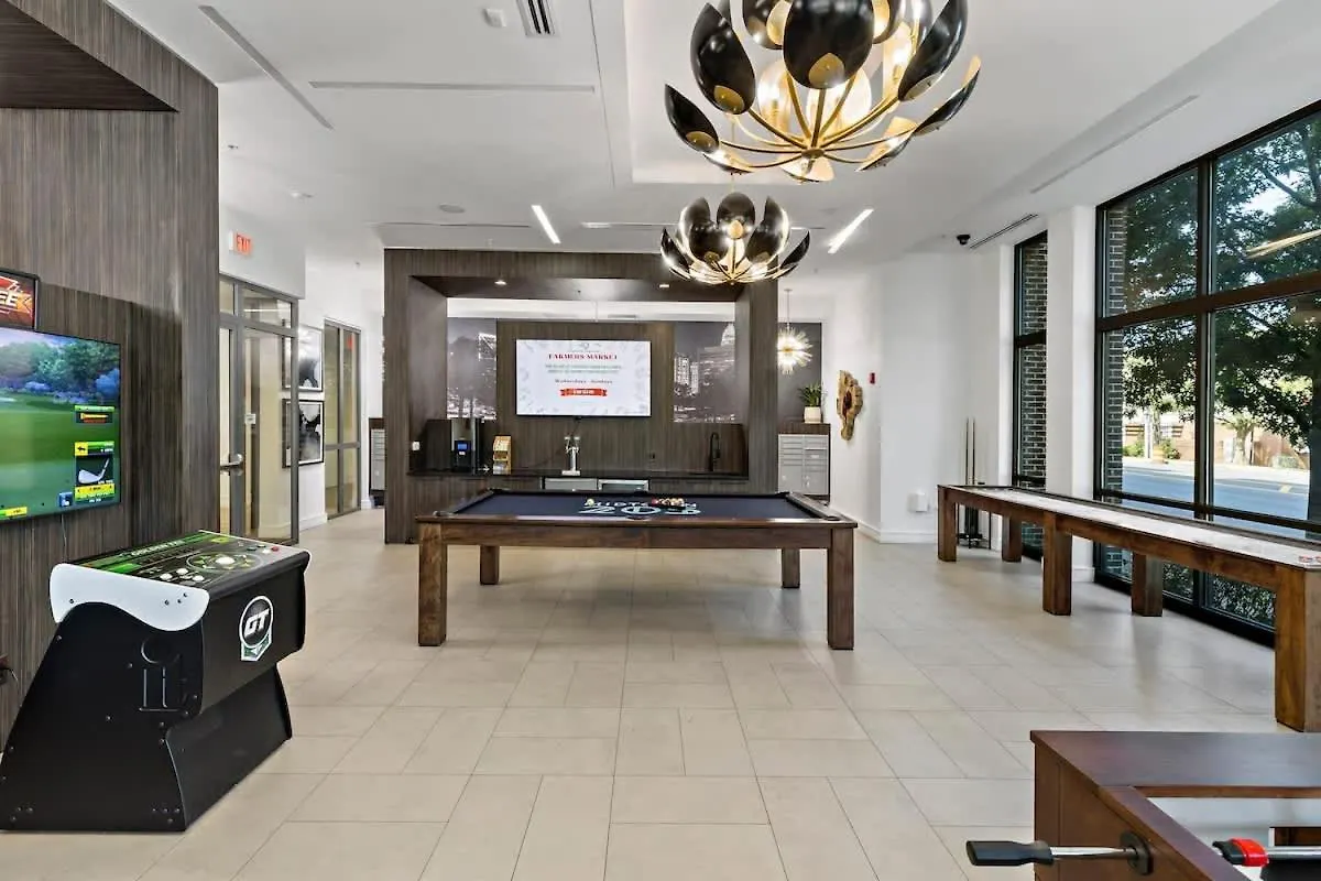 Apartament Modern 2Bd - 5 Min Dt, Gym, Parking, W-D - Sleeps 12 Charlotte