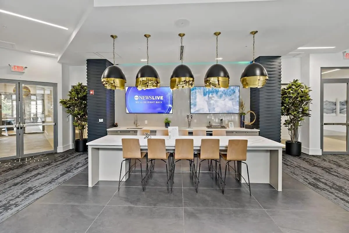 Apartament Modern 2Bd - 5 Min Dt, Gym, Parking, W-D - Sleeps 12 Charlotte 0*,
