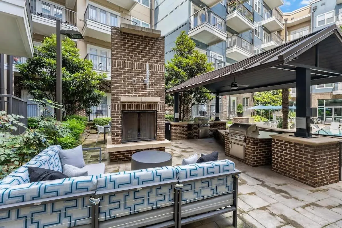 샬럿 Modern 2Bd - 5 Min Dt, Gym, Parking, W-D - Sleeps 12 아파트 미국