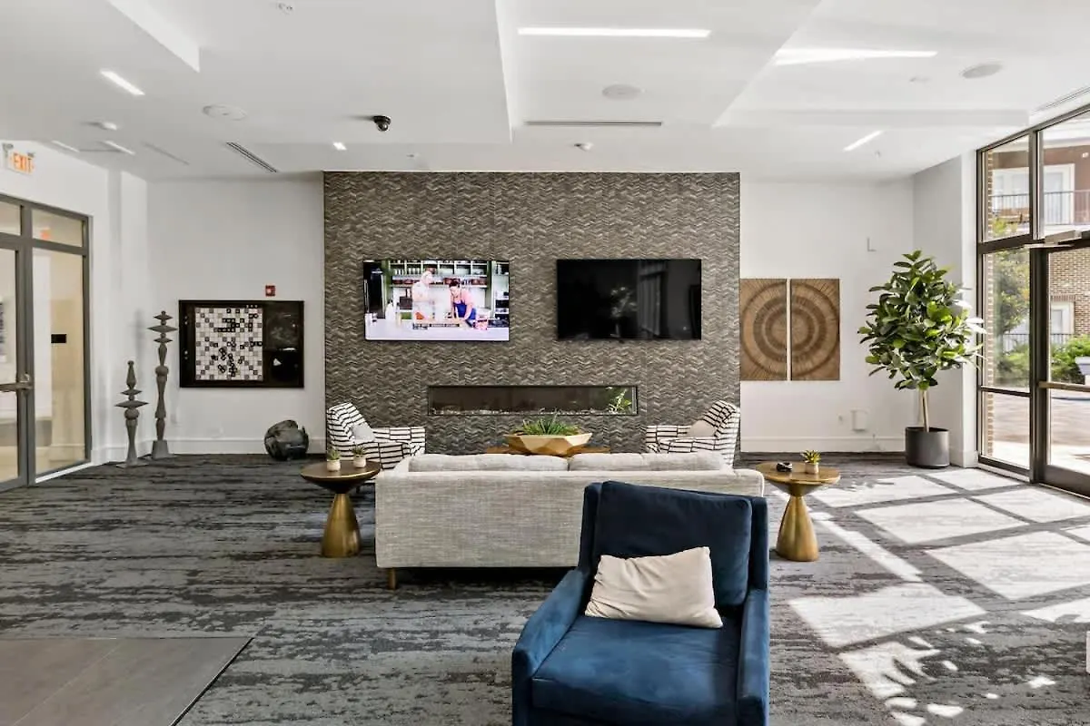 샬럿 Modern 2Bd - 5 Min Dt, Gym, Parking, W-D - Sleeps 12 아파트 미국
