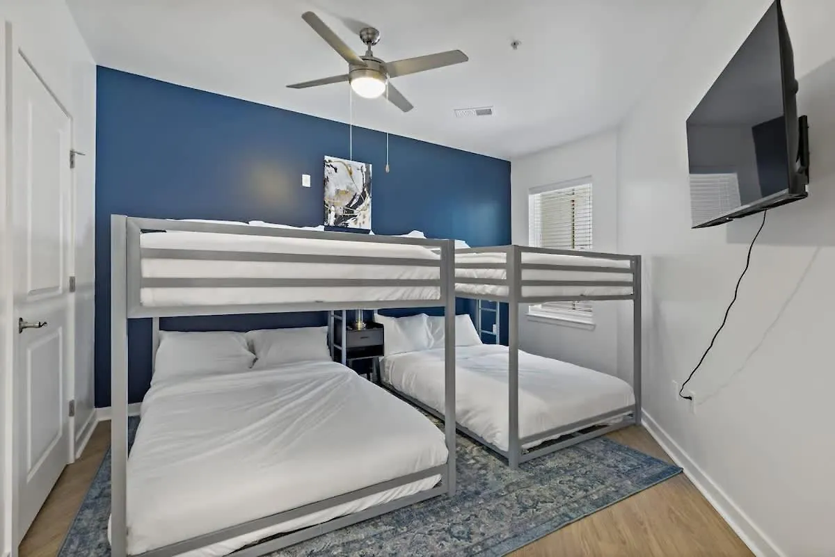 샬럿 Modern 2Bd - 5 Min Dt, Gym, Parking, W-D - Sleeps 12 아파트 0*,
