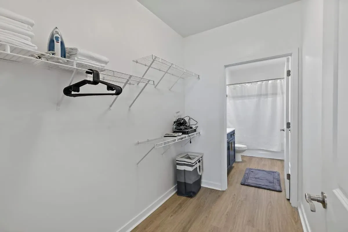 샬럿 Modern 2Bd - 5 Min Dt, Gym, Parking, W-D - Sleeps 12 아파트 미국